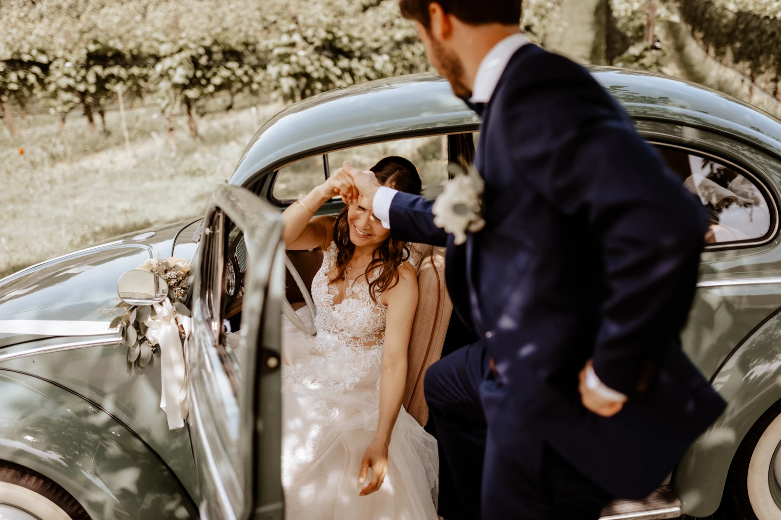 Brautpaarshooting beim Seeburghof mit Oldtimer VW Käfer 5