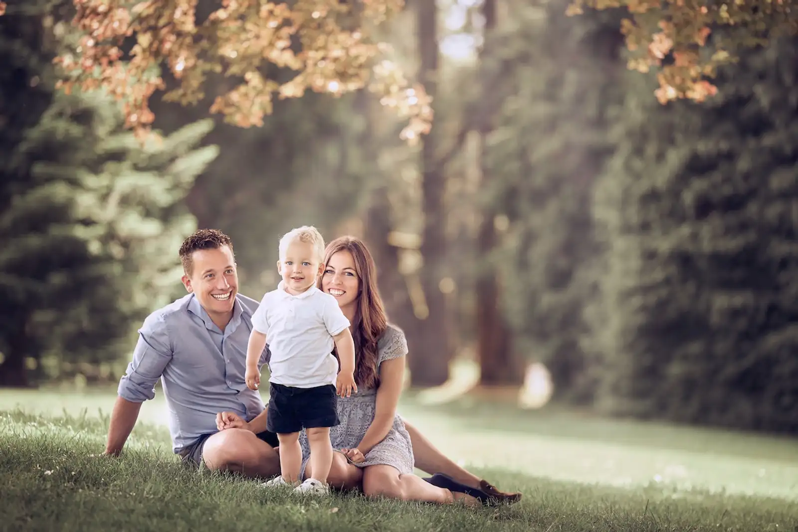 Familien Fotoshooting mit einem Kind im Park Luzern