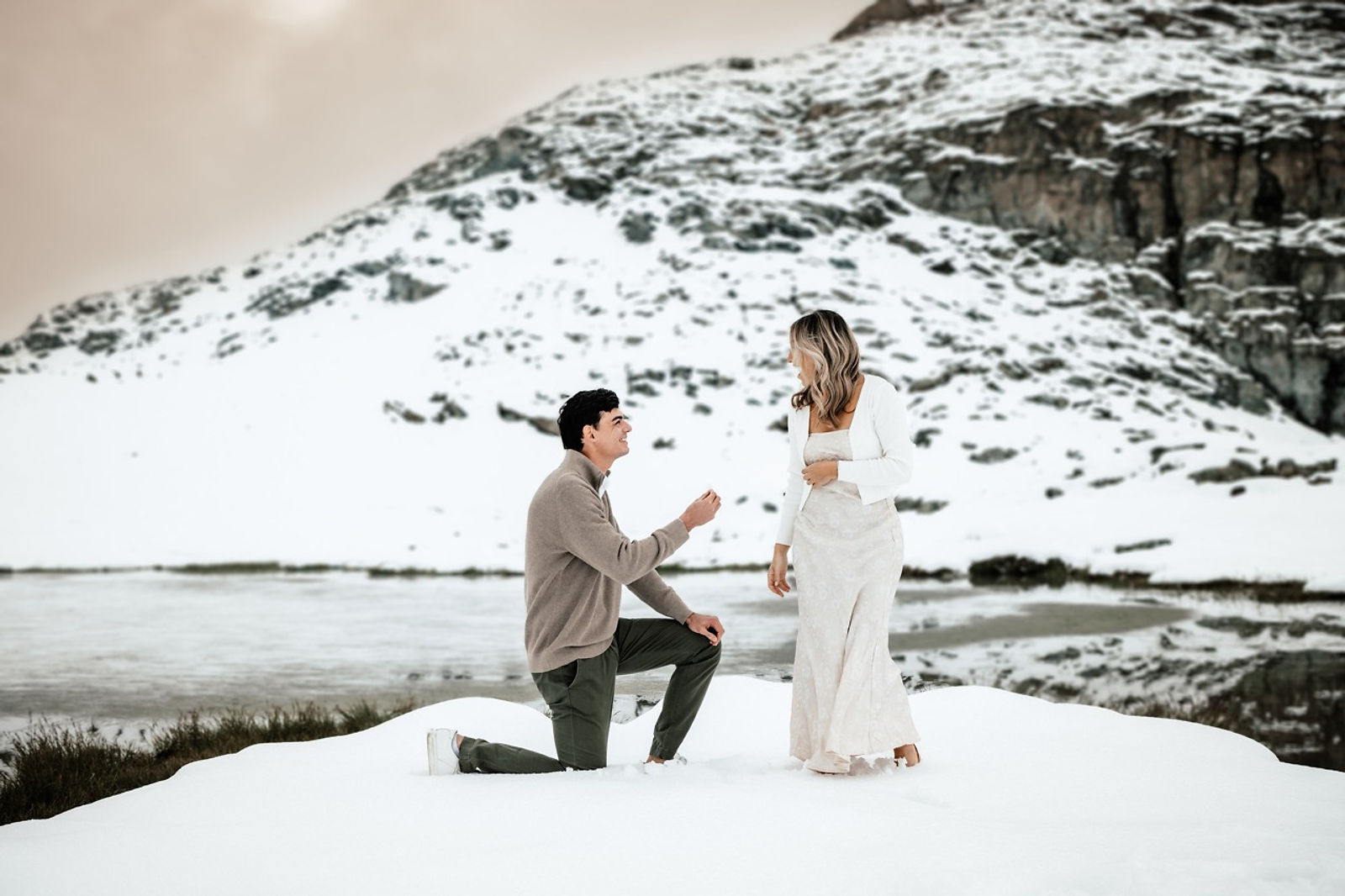 Verlomungsshooting-zermatt-matterhorn-riffelsee-engagement-shoot